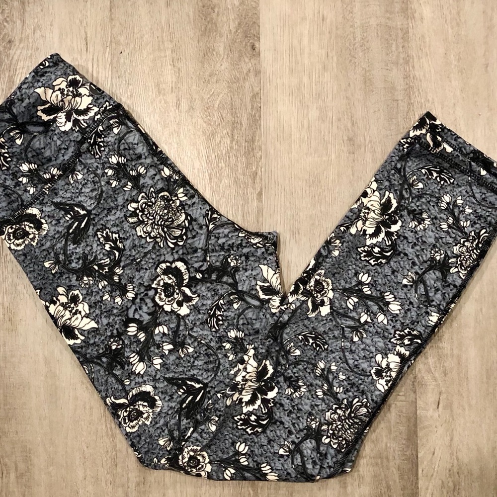 Cotton on Body  leggings 3/4 length